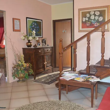 Fra E Fe לינה וארוחת בוקר ארבוראה